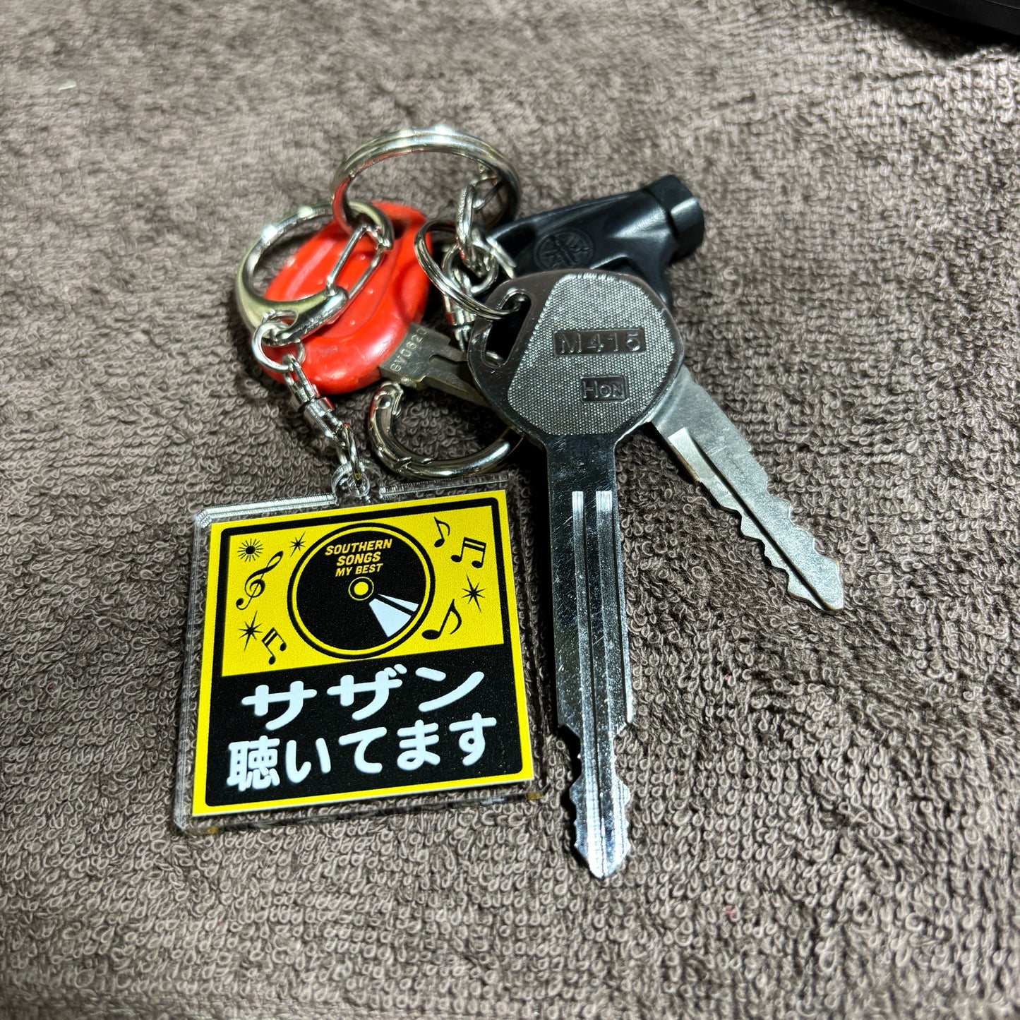 アクリルキーホルダー「聴いてます(両面)